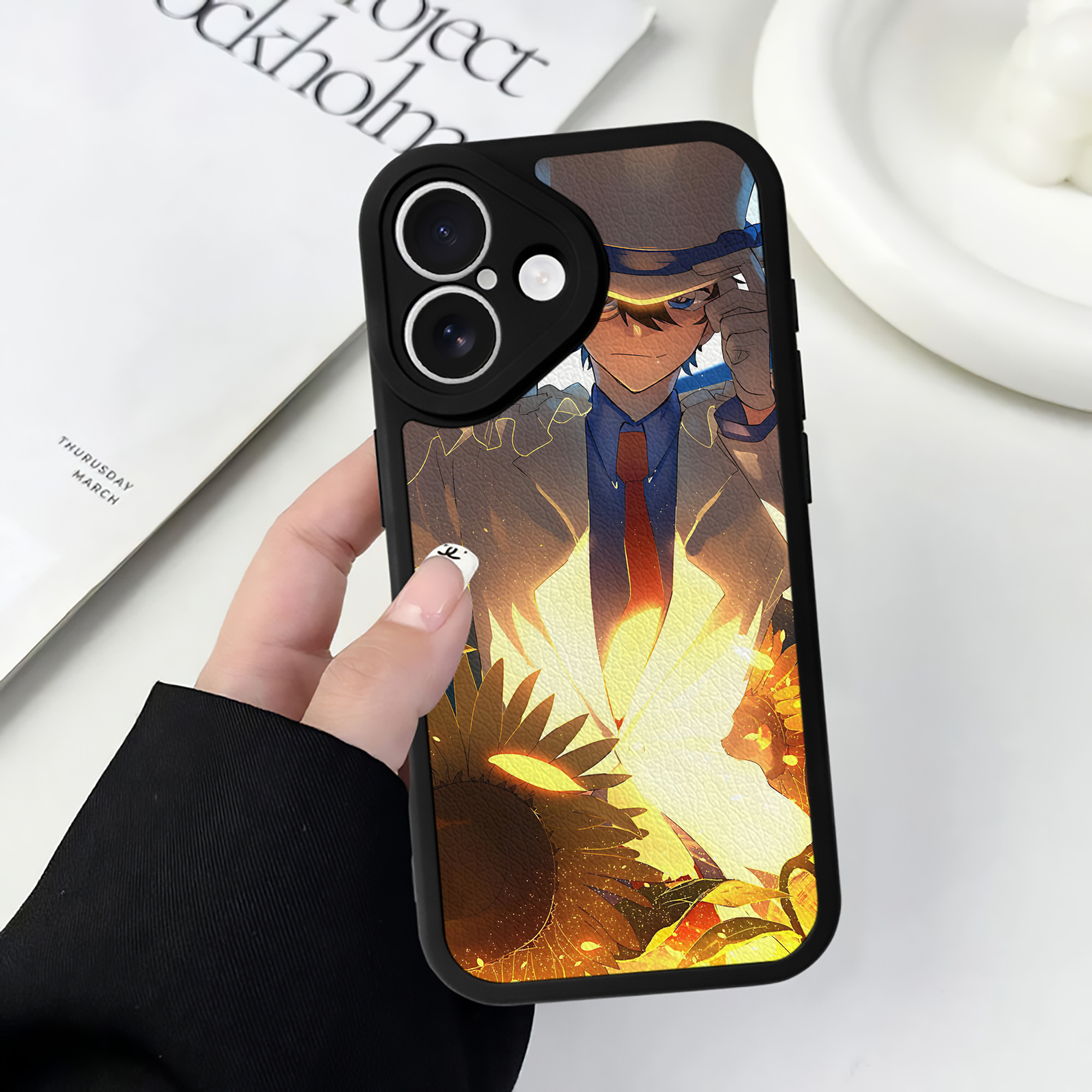 （画像用） 名探偵コナン Detective Conan 【iPhone 16シリーズ対応】シリコンスマホケース（レザー調） 材質：シリコン